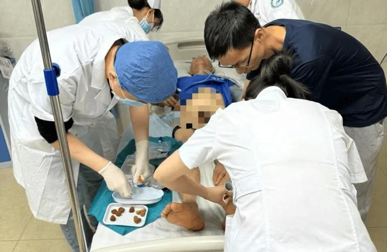 2025全年資料免費大全和男子在湖边被蛇咬伤与男子在湖边被蛇咬伤视频